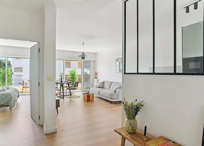 Designer Flat, Luxurious, Close From Palais, Terrasse, Private Garage, Air Conditoning
