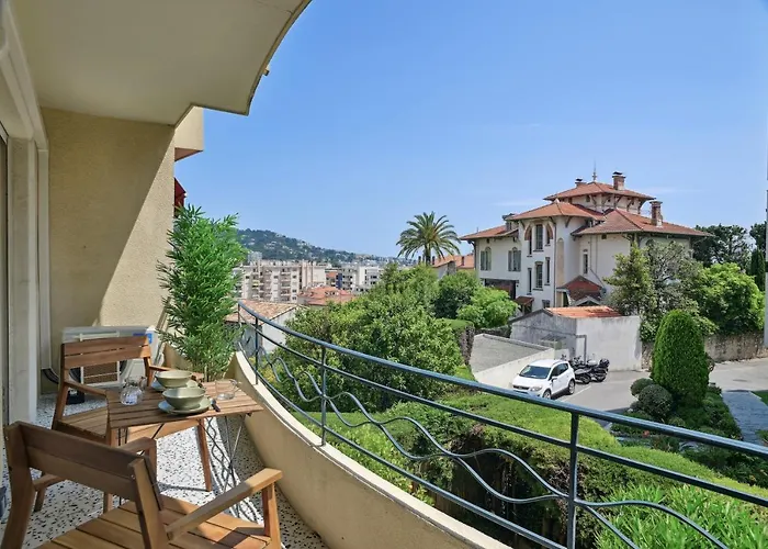 Designer Flat, Luxurious, Close From Palais, Terrasse, Private Garage, Air Conditoning